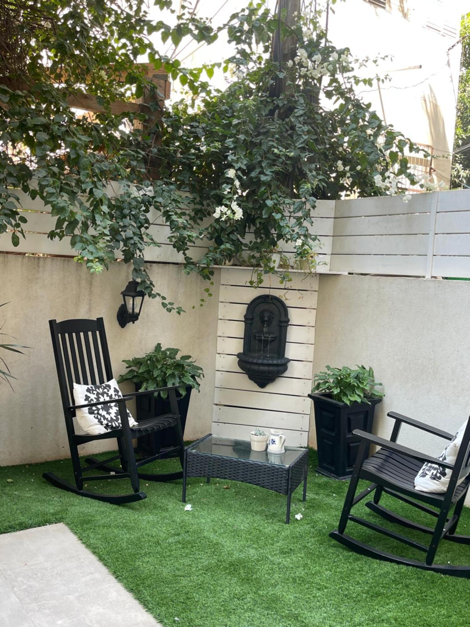 Luxury & Backyard Apartment